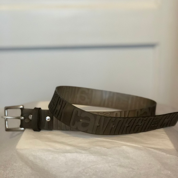 CALVIN KLEIN JEANS GREY RUBER MOLDED BELT sz 31.5 main image 6